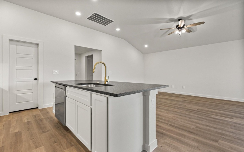 7201 7th Street, Lubbock, TX 79416, 4 Habitaciones Habitaciones , ,2 BañosBaños,Residential,En Venta,7201 7th Street,0,202564216