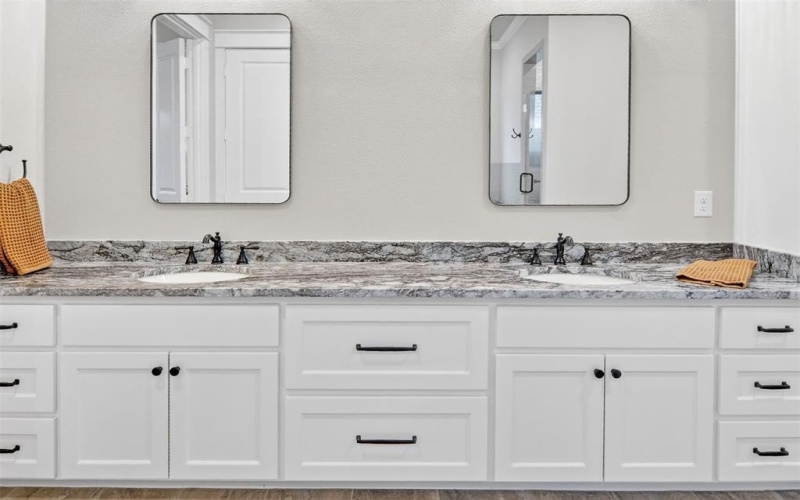 2716 River Path Court, Burleson, TX 76028, 3 Habitaciones Habitaciones , ,3 BañosBaños,Residential,En Venta,2716 River Path Court,0,21133249