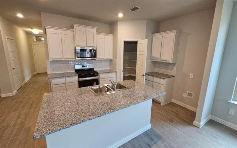 720 AMBER FIELDS Drive, Denton, TX 76259, 5 Habitaciones Habitaciones , ,3 BañosBaños,Residential,En Venta,720 AMBER FIELDS Drive,0,21133917