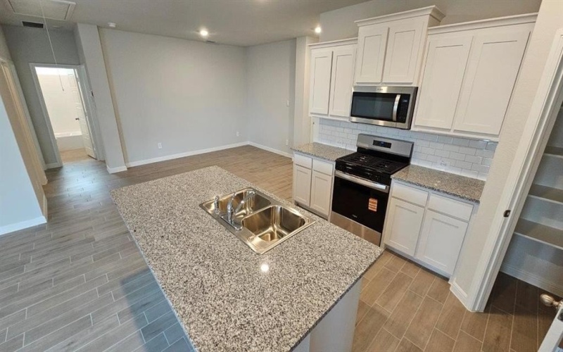 720 AMBER FIELDS Drive, Denton, TX 76259, 5 Habitaciones Habitaciones , ,3 BañosBaños,Residential,En Venta,720 AMBER FIELDS Drive,0,21133917