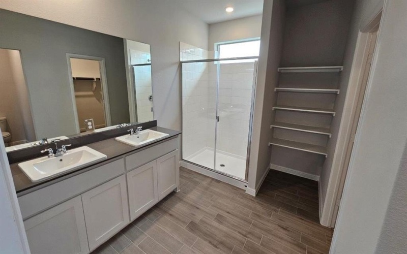 720 AMBER FIELDS Drive, Denton, TX 76259, 5 Habitaciones Habitaciones , ,3 BañosBaños,Residential,En Venta,720 AMBER FIELDS Drive,0,21133917