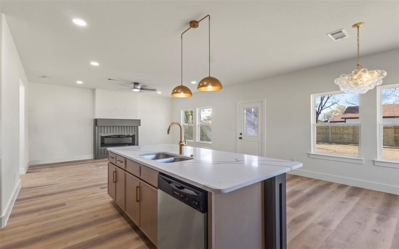 6333 Denham Court, Dallas, TX 75217, 3 Bedrooms Bedrooms, ,2 BathroomsBathrooms,Residential,For Sale,6333 Denham Court,0,21134697