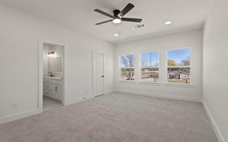 6333 Denham Court, Dallas, TX 75217, 3 Bedrooms Bedrooms, ,2 BathroomsBathrooms,Residential,For Sale,6333 Denham Court,0,21134697