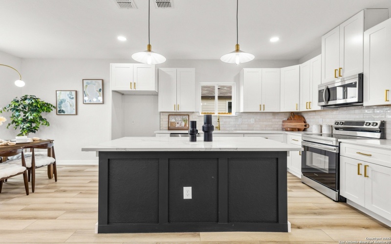 137 Sligo, San Antonio, TX 78223, 3 Bedrooms Bedrooms, ,2 BathroomsBathrooms,Residential,For Sale,137 Sligo,0,1884292