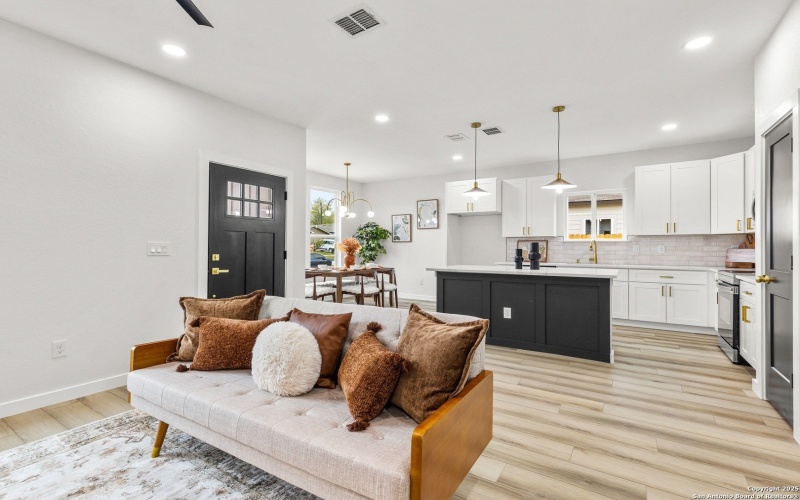 137 Sligo, San Antonio, TX 78223, 3 Bedrooms Bedrooms, ,2 BathroomsBathrooms,Residential,For Sale,137 Sligo,0,1884292