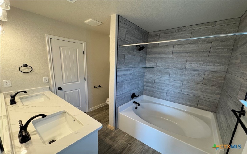 2528 Cowgirl Trail, Belton, TX 76513, 4 Habitaciones Habitaciones , ,2 BañosBaños,Residential,En Venta,2528 Cowgirl Trail,0,579927