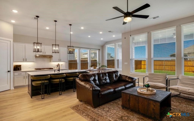 5725 Huron Drive, New Braunfels, TX 78130, 4 Habitaciones Habitaciones , ,3 BañosBaños,Residential,En Venta,5725 Huron Drive,0,600282