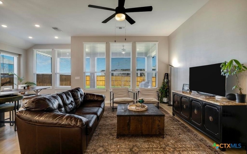 5725 Huron Drive, New Braunfels, TX 78130, 4 Habitaciones Habitaciones , ,3 BañosBaños,Residential,En Venta,5725 Huron Drive,0,600282