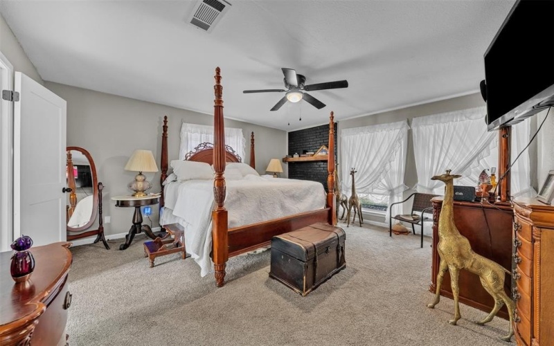 1908 Thousand Oaks Drive, Burleson, TX 76028, 5 Bedrooms Bedrooms, ,3 BathroomsBathrooms,Residential,For Sale,1908 Thousand Oaks Drive,0,21134319