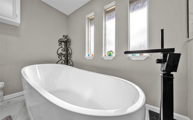 1908 Thousand Oaks Drive, Burleson, TX 76028, 5 Bedrooms Bedrooms, ,3 BathroomsBathrooms,Residential,For Sale,1908 Thousand Oaks Drive,0,21134319