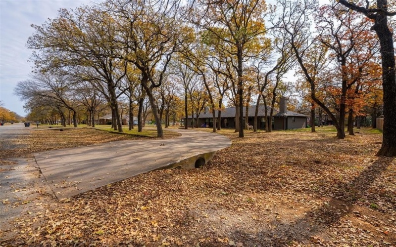 1908 Thousand Oaks Drive, Burleson, TX 76028, 5 Bedrooms Bedrooms, ,3 BathroomsBathrooms,Residential,For Sale,1908 Thousand Oaks Drive,0,21134319