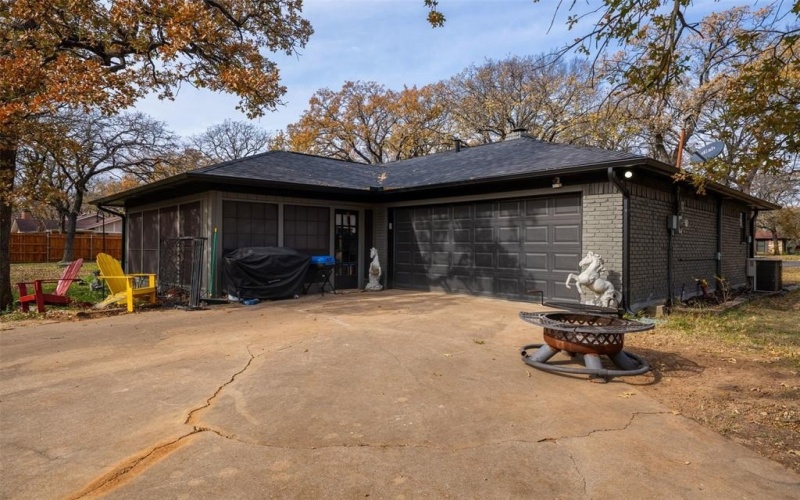1908 Thousand Oaks Drive, Burleson, TX 76028, 5 Bedrooms Bedrooms, ,3 BathroomsBathrooms,Residential,For Sale,1908 Thousand Oaks Drive,0,21134319