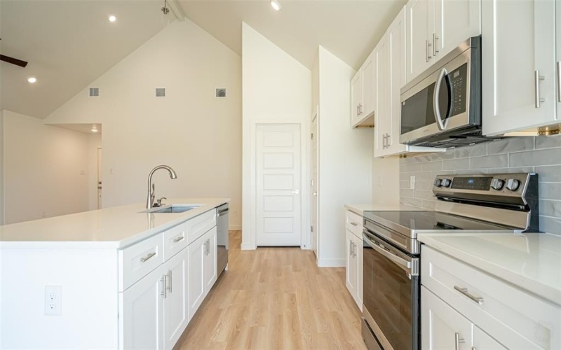 924 Bosque River Drive, Granbury, TX 76048, 3 Bedrooms Bedrooms, ,2 BathroomsBathrooms,Residential,For Sale,924 Bosque River Drive,0,21135228