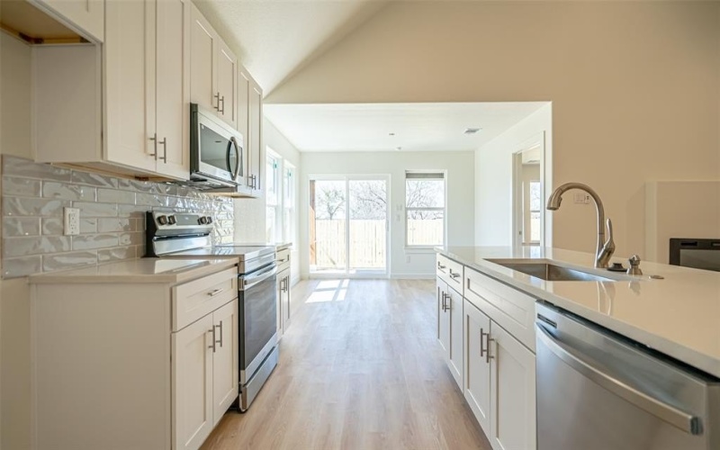 924 Bosque River Drive, Granbury, TX 76048, 3 Bedrooms Bedrooms, ,2 BathroomsBathrooms,Residential,For Sale,924 Bosque River Drive,0,21135228