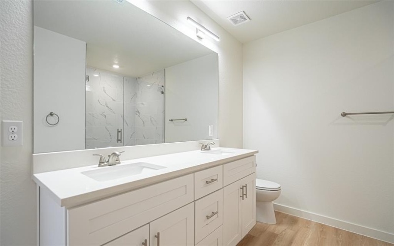 924 Bosque River Drive, Granbury, TX 76048, 3 Bedrooms Bedrooms, ,2 BathroomsBathrooms,Residential,For Sale,924 Bosque River Drive,0,21135228