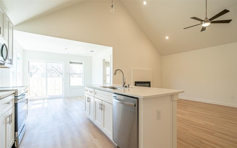 924 Bosque River Drive, Granbury, TX 76048, 3 Bedrooms Bedrooms, ,2 BathroomsBathrooms,Residential,For Sale,924 Bosque River Drive,0,21135228