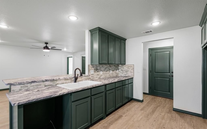 303 E Bois D Arc, Nocona, TX 76255, 3 Habitaciones Habitaciones , ,2 BañosBaños,Residential,En Venta,303 E Bois D Arc,0,21135257