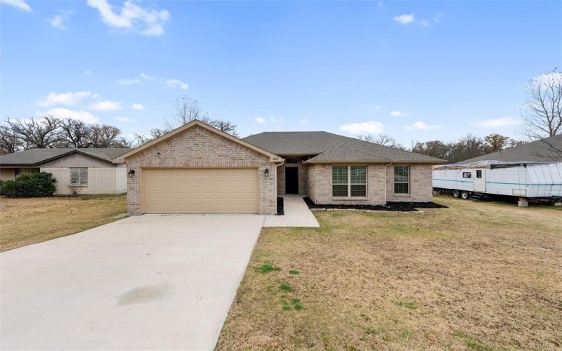 1627 Tanglewood Drive, Azle, TX 76020, 3 Bedrooms Bedrooms, ,2 BathroomsBathrooms,Residential,For Sale,1627 Tanglewood Drive,0,21135376