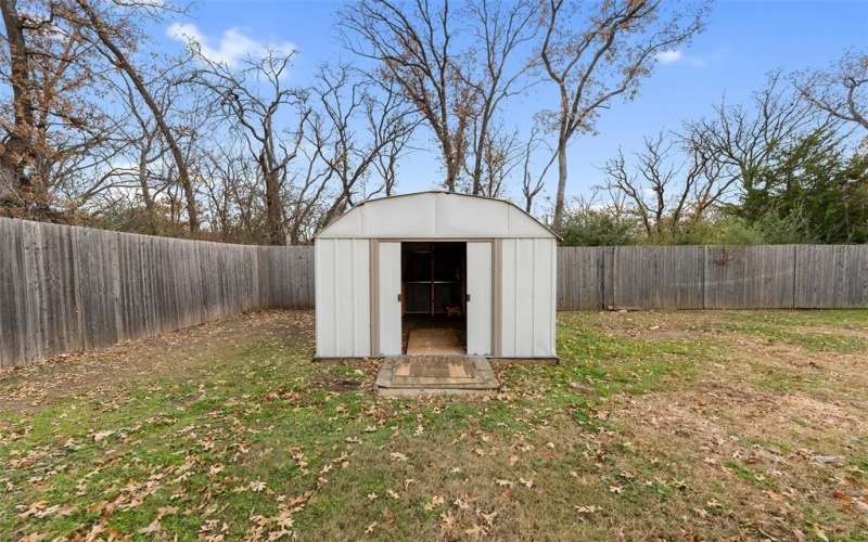 1627 Tanglewood Drive, Azle, TX 76020, 3 Bedrooms Bedrooms, ,2 BathroomsBathrooms,Residential,For Sale,1627 Tanglewood Drive,0,21135376