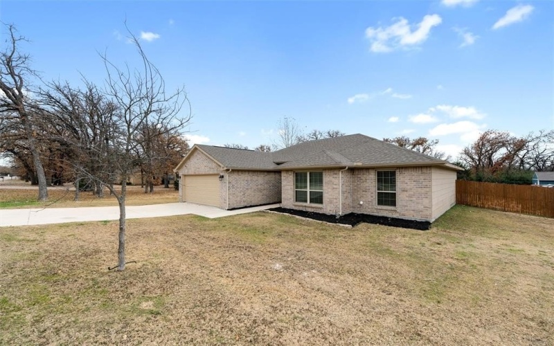 1627 Tanglewood Drive, Azle, TX 76020, 3 Bedrooms Bedrooms, ,2 BathroomsBathrooms,Residential,For Sale,1627 Tanglewood Drive,0,21135376