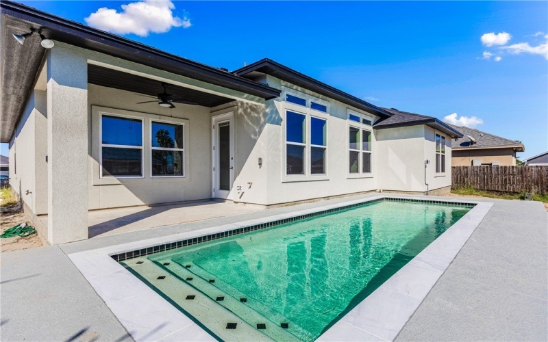 13941 Flintlock Drive, Corpus Christi, TX 78418, 4 Habitaciones Habitaciones , ,3 BañosBaños,Residential,En Venta,13941 Flintlock Drive,0,469003