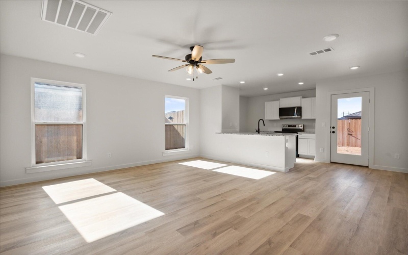 1603 N Clinton Avenue, Lubbock, TX 79416, 2 Habitaciones Habitaciones , ,2 BañosBaños,Residential,En Venta,1603 N Clinton Avenue,0,202564329