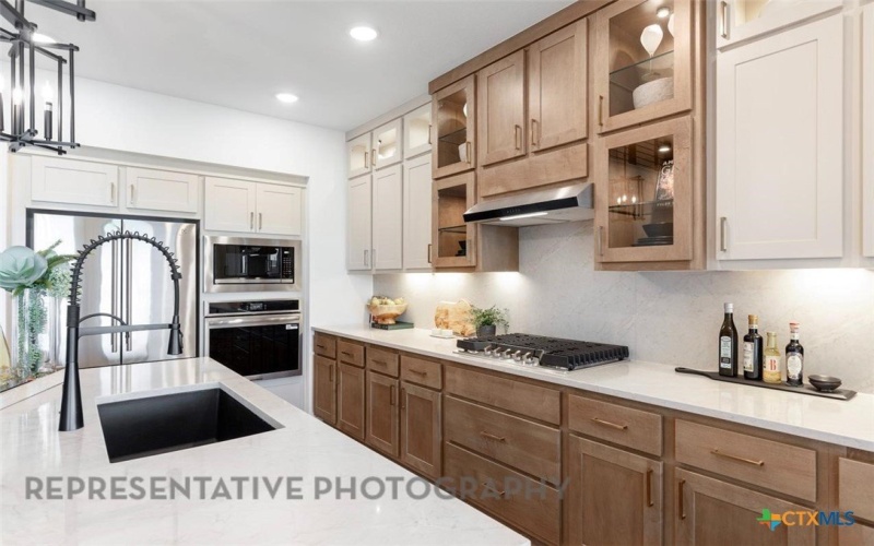 9616 Golden Lion Drive, Austin, TX 78744, 4 Habitaciones Habitaciones , ,5 BañosBaños,Residential,En Venta,9616 Golden Lion Drive,0,600247