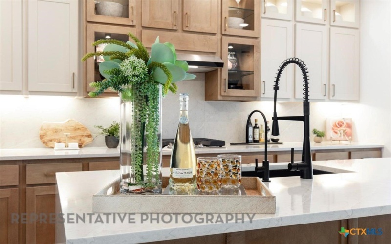 9616 Golden Lion Drive, Austin, TX 78744, 4 Habitaciones Habitaciones , ,5 BañosBaños,Residential,En Venta,9616 Golden Lion Drive,0,600247