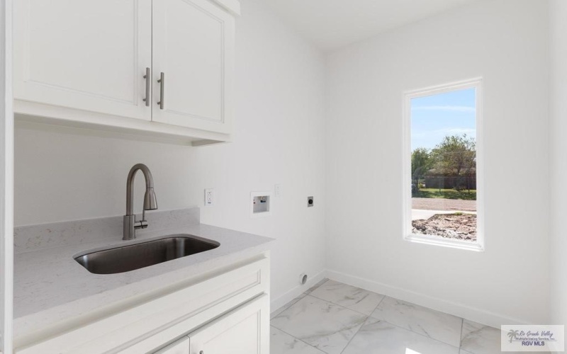 1085 S 12TH ST., RAYMONDVILLE, TX 78580, 3 Bedrooms Bedrooms, ,2 BathroomsBathrooms,Residential,For Sale,1085 S 12TH ST.,0,29770736