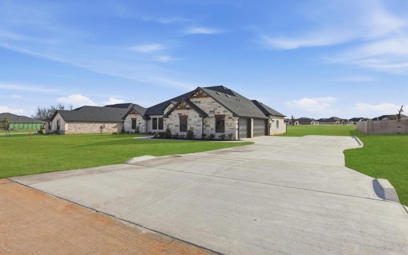 2168 Middlewood Circle, Granbury, TX 76049, 4 Bedrooms Bedrooms, ,3 BathroomsBathrooms,Residential,For Sale,2168 Middlewood Circle,0,21115543