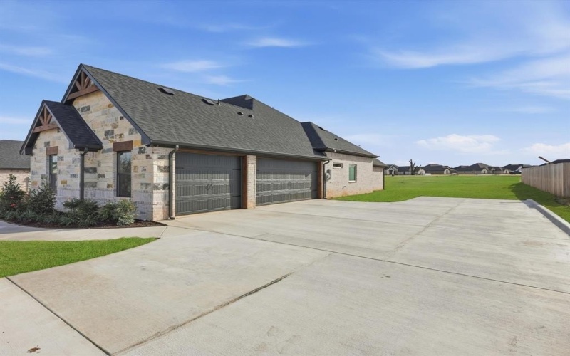 2168 Middlewood Circle, Granbury, TX 76049, 4 Bedrooms Bedrooms, ,3 BathroomsBathrooms,Residential,For Sale,2168 Middlewood Circle,0,21115543