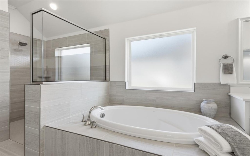 2152 Middlewood Circle, Granbury, TX 76049, 4 Bedrooms Bedrooms, ,2 BathroomsBathrooms,Residential,For Sale,2152 Middlewood Circle,0,21115604