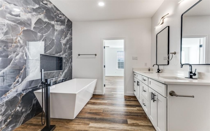 2612 Burchill Road, Fort Worth, TX 76105, 4 Bedrooms Bedrooms, ,3 BathroomsBathrooms,Residential,For Sale,2612 Burchill Road,0,21116083