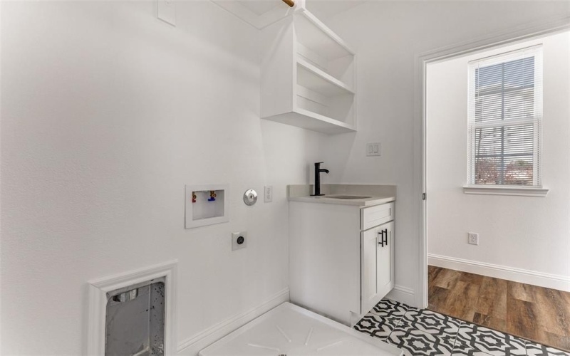 2612 Burchill Road, Fort Worth, TX 76105, 4 Bedrooms Bedrooms, ,3 BathroomsBathrooms,Residential,For Sale,2612 Burchill Road,0,21116083