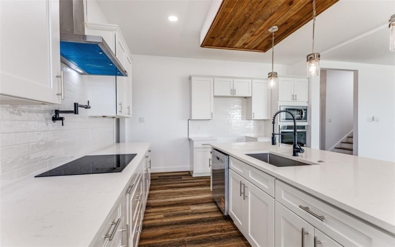 2612 Burchill Road, Fort Worth, TX 76105, 4 Bedrooms Bedrooms, ,3 BathroomsBathrooms,Residential,For Sale,2612 Burchill Road,0,21116083