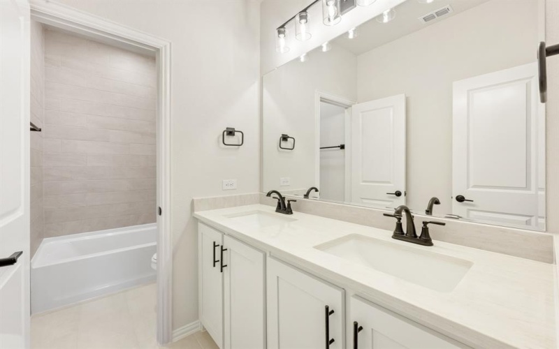 115 Tetrad Circle, Waxahachie, TX 75165, 4 Habitaciones Habitaciones , ,3 BañosBaños,Residential,En Venta,115 Tetrad Circle,0,21125642