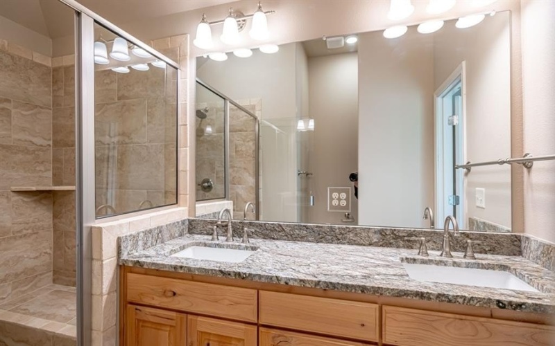 2718 Austin Drive, Granbury, TX 76048, 3 Bedrooms Bedrooms, ,2 BathroomsBathrooms,Residential,For Sale,2718 Austin Drive,0,21135923