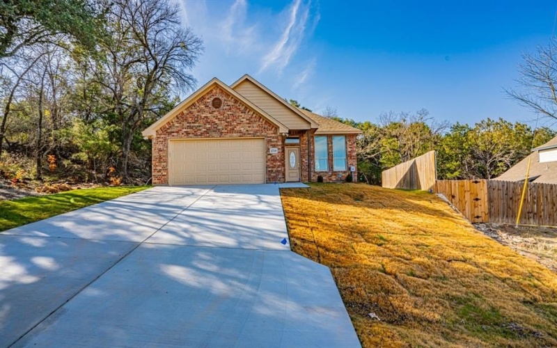 2718 Austin Drive, Granbury, TX 76048, 3 Bedrooms Bedrooms, ,2 BathroomsBathrooms,Residential,For Sale,2718 Austin Drive,0,21135923