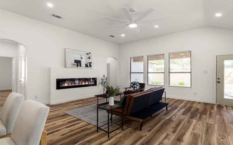 3735 Ada Avenue, Fort Worth, TX 76105, 4 Habitaciones Habitaciones , ,3 BañosBaños,Residential,En Venta,3735 Ada Avenue,0,21136043