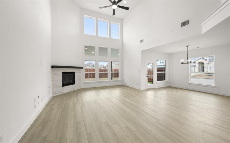 341 Loretta Lane, Burleson, TX 76028, 5 Habitaciones Habitaciones , ,5 BañosBaños,Residential,En Venta,341 Loretta Lane,0,21136196