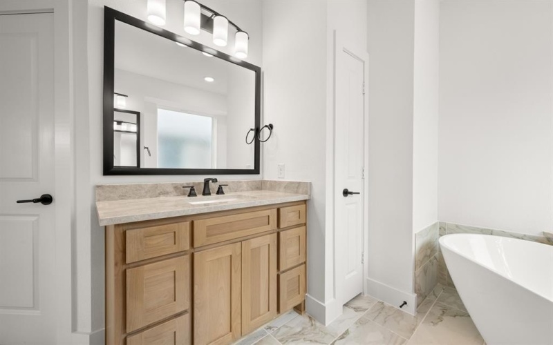 341 Loretta Lane, Burleson, TX 76028, 5 Habitaciones Habitaciones , ,5 BañosBaños,Residential,En Venta,341 Loretta Lane,0,21136196