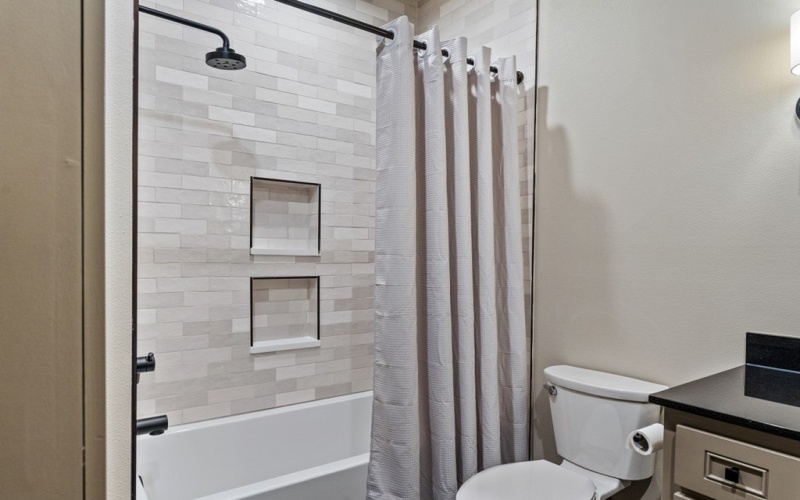 120 Meandering Way, Mabank, TX 75156, 5 Bedrooms Bedrooms, ,3 BathroomsBathrooms,Residential,For Sale,120 Meandering Way,0,110085