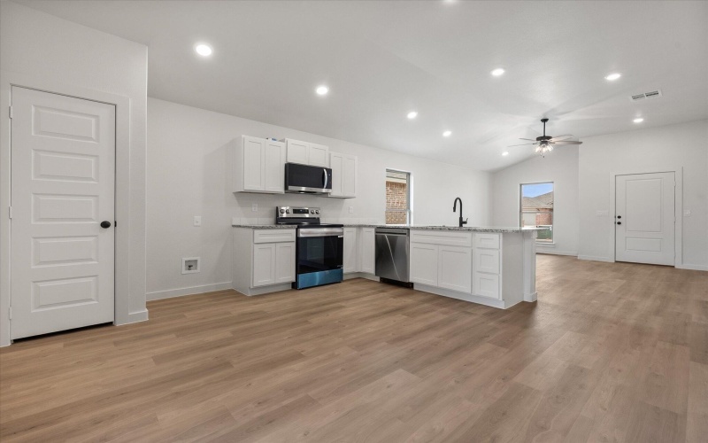 2406 Aberdeen Avenue, Wolfforth, TX 79382, 3 Bedrooms Bedrooms, ,2 BathroomsBathrooms,Residential,For Sale,2406 Aberdeen Avenue,0,202564361