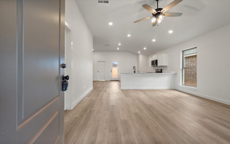 2406 Aberdeen Avenue, Wolfforth, TX 79382, 3 Bedrooms Bedrooms, ,2 BathroomsBathrooms,Residential,For Sale,2406 Aberdeen Avenue,0,202564361