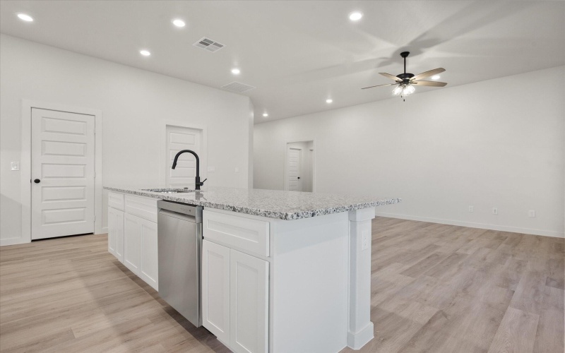 7004 56th Street, Lubbock, TX 79407, 4 Habitaciones Habitaciones , ,2 BañosBaños,Residential,En Venta,7004 56th Street,0,202564365