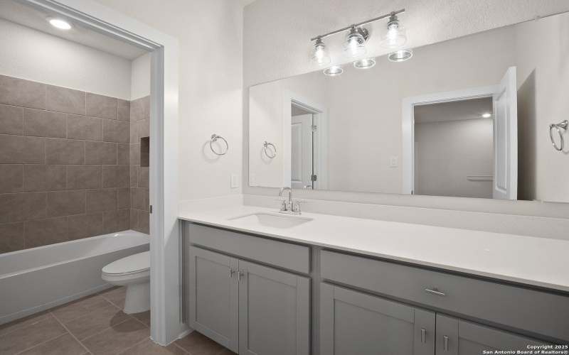 15234 Comanche Wolf, San Antonio, TX 78233, 5 Habitaciones Habitaciones , ,3 BañosBaños,Residential,En Venta,15234 Comanche Wolf,0,1929452