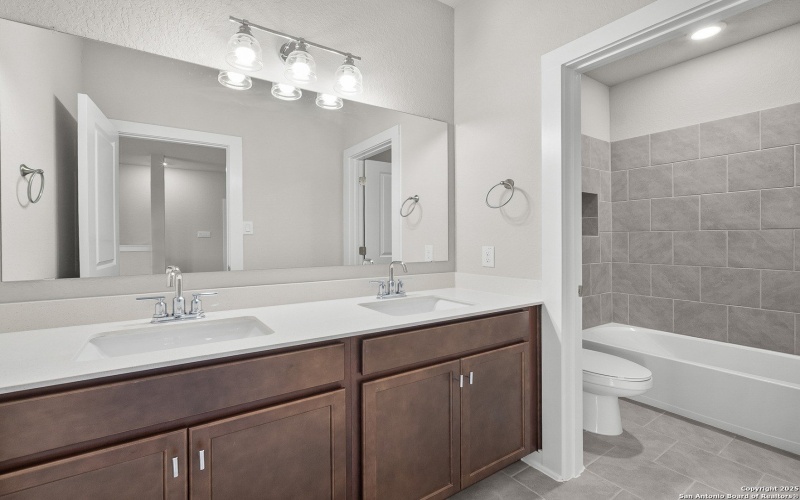 7035 Comanche Cave, San Antonio, TX 78233, 4 Habitaciones Habitaciones , ,2 BañosBaños,Residential,En Venta,7035 Comanche Cave,0,1929466