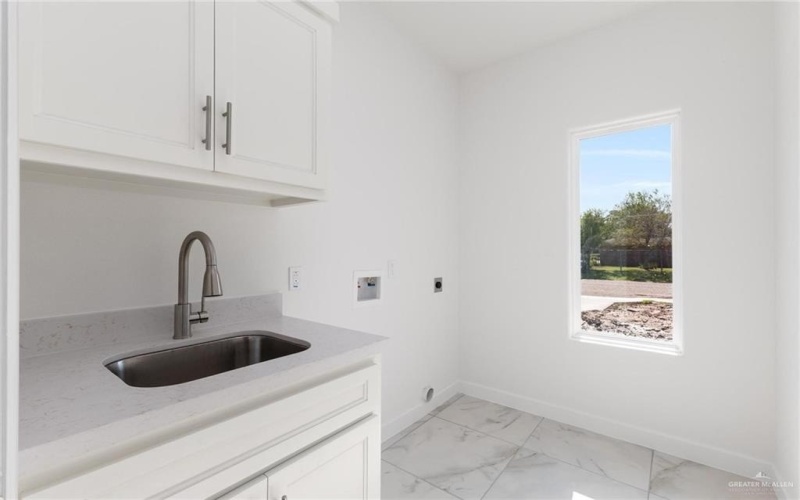 1085 S 12th Street, Raymondville, TX 78580, 3 Habitaciones Habitaciones , ,2 BañosBaños,Residential,En Venta,1085 S 12th Street,0,490481