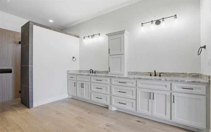 6002 Oakwood Court, Granbury, TX 76049, 4 Habitaciones Habitaciones , ,2 BañosBaños,Residential,En Venta,6002 Oakwood Court,0,21135286