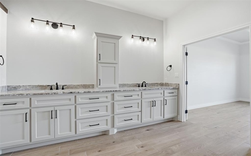 6002 Oakwood Court, Granbury, TX 76049, 4 Habitaciones Habitaciones , ,2 BañosBaños,Residential,En Venta,6002 Oakwood Court,0,21135286